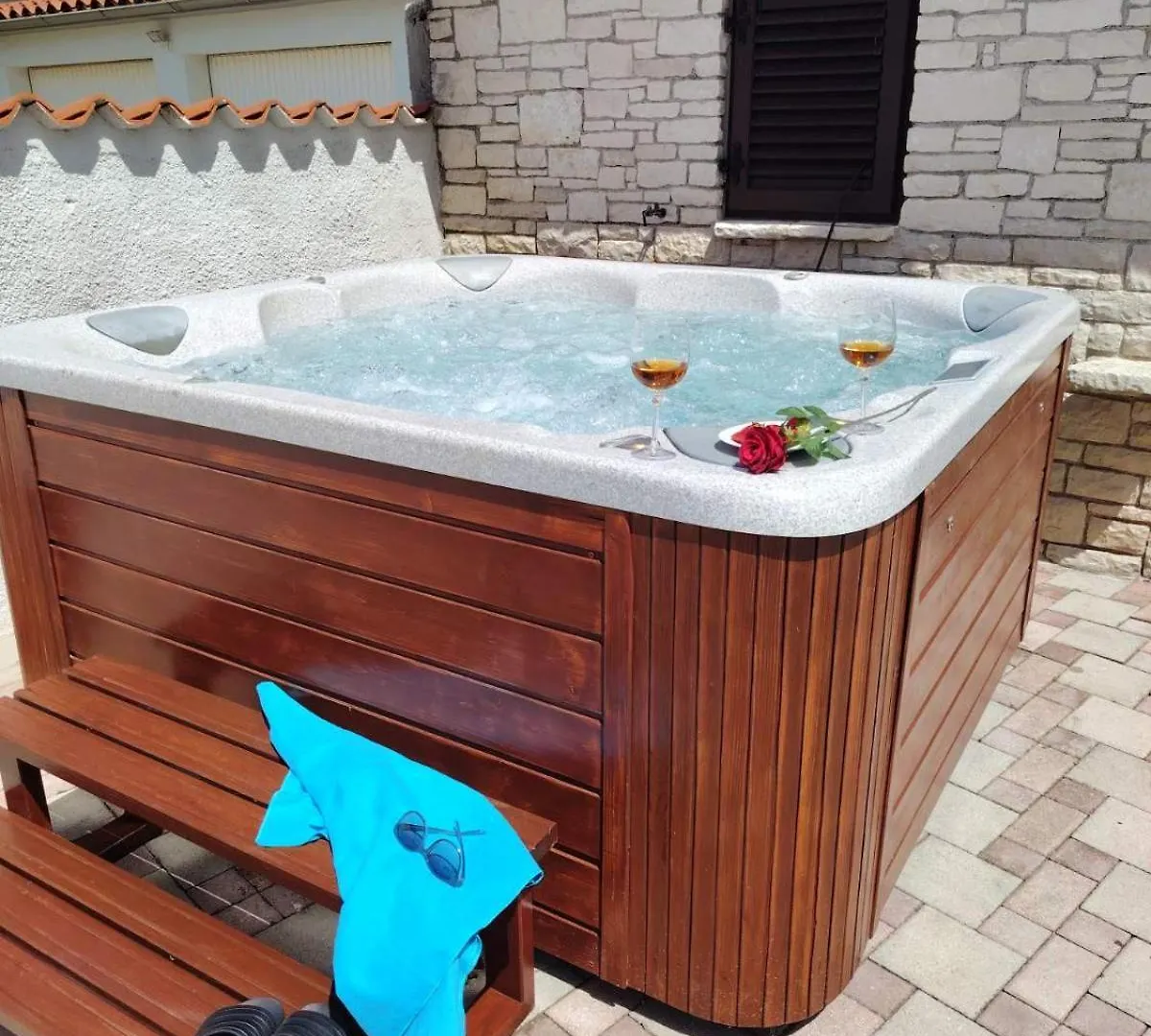 Apartman Matija Rebici- Cozy Getaway With Jacuzzi & Kid'S Playground Kroatien